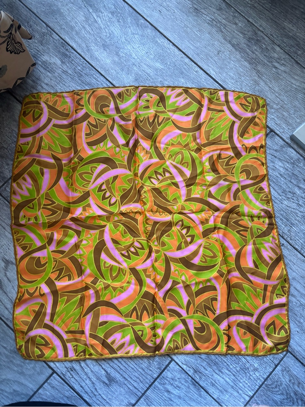 Authentic 60s/70s vintage scarf with a super "groovy" abstract print